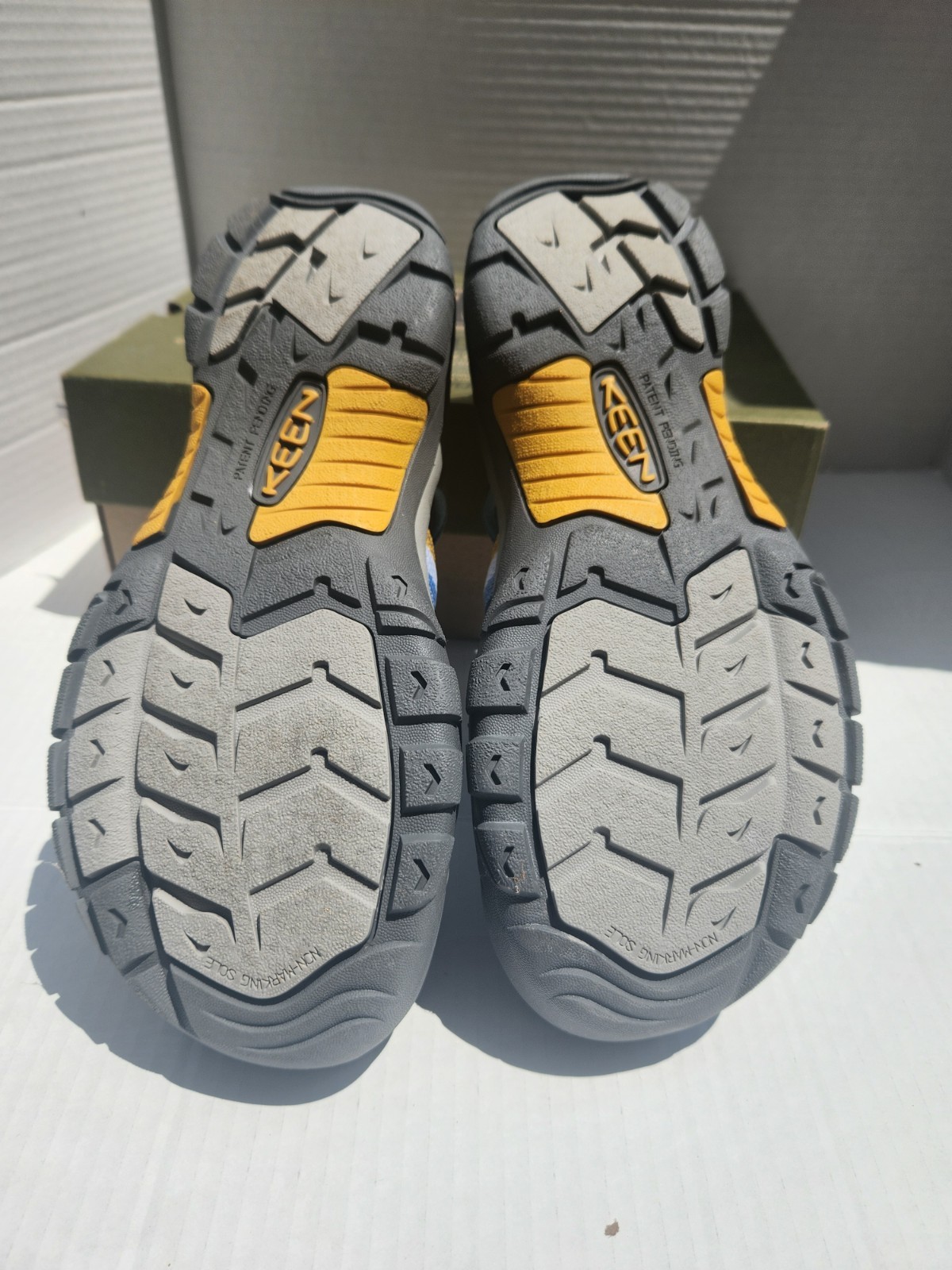 *NUOVO* SANDALI DONNA KEEN TAGLIA 9 AZZURRO RIGHE NEWPORT H2 1003443