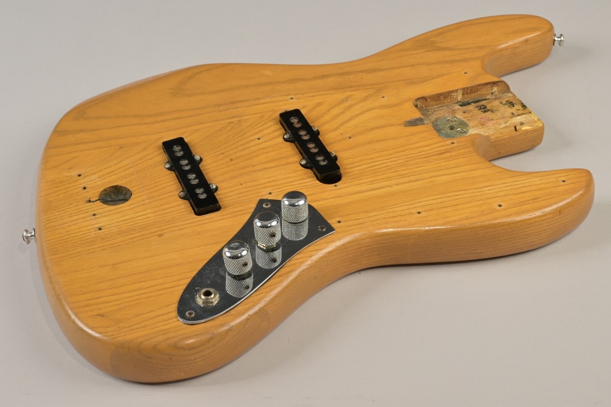 Fender JazzBass1976年製 訳あり品 - メルカリ - ベース