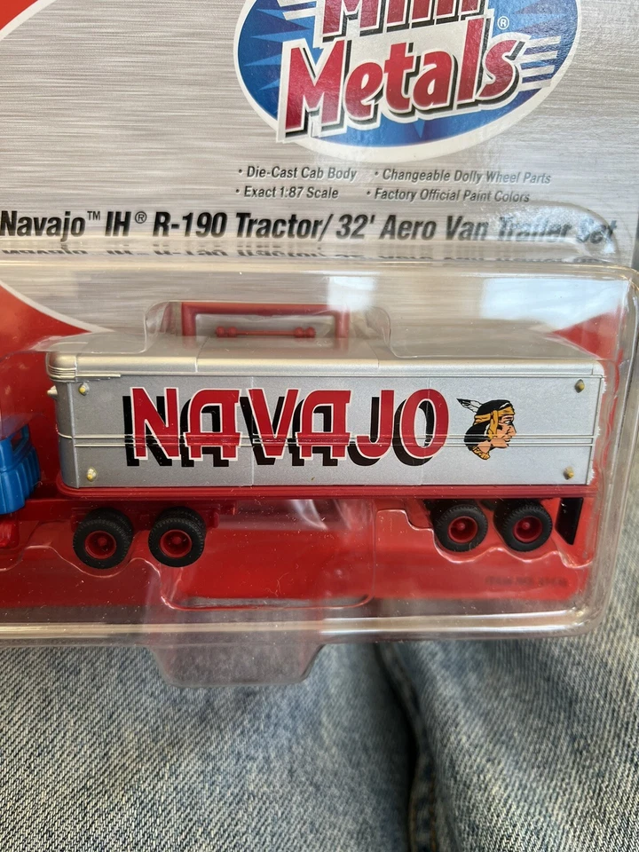 Mini Metals HO Scale Navajo IH R-190 Semi-Tractor/32' Trailer Set #31133 - Image 2 of 4