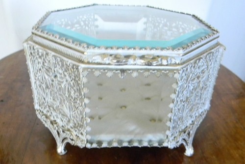 VTG ORMOLU HOLLYWOOD REGENCY GOLD WHITE JEWELRY BEVELED GLASS OCTAGON CASKET BOX - Picture 4 of 12
