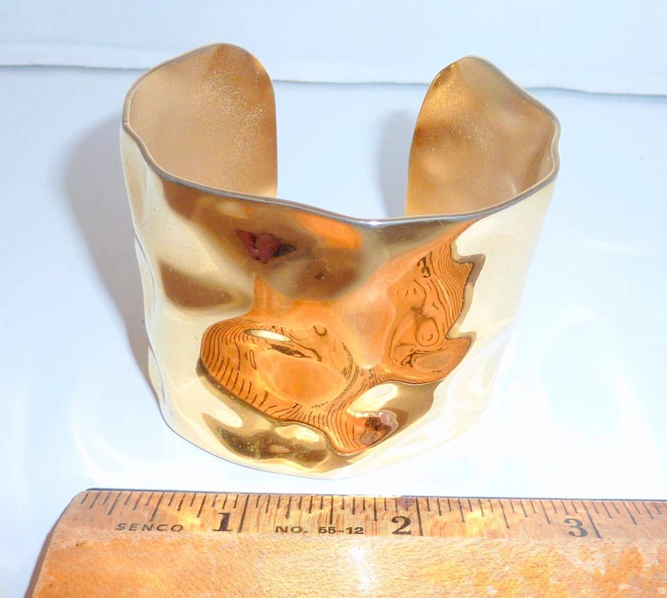 Brazalete Brazalete Brazalete Latón Tono Dorado Martillado - Hermosa Pieza Vintage Moda Foto 4 de 4