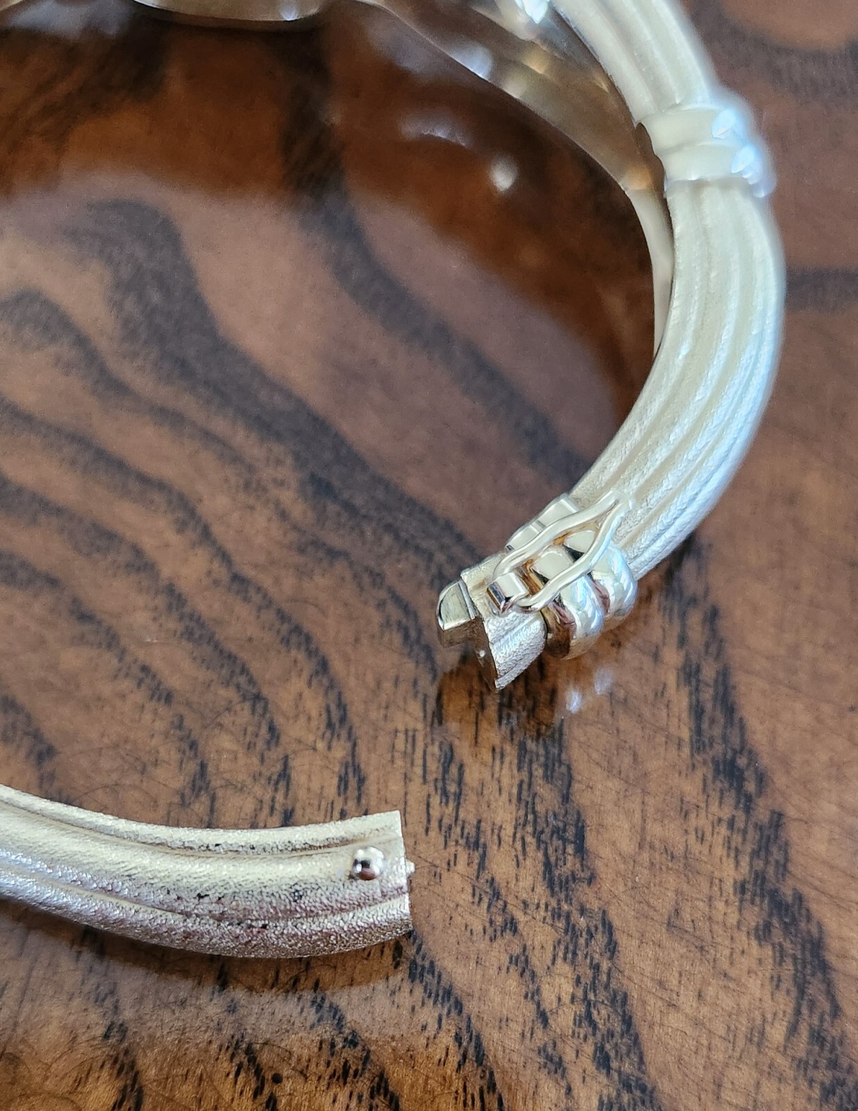 14k (2.5 oz) Solid Gold Hinged Bangle Bracelet wi… - image 7