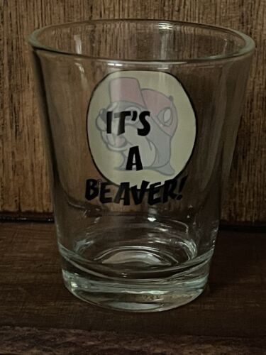 Buc~ee’s “It’s A Beaver” Estándar 2” Shot Glass Bareware Artículo de novedad - Imagen 2 de 3