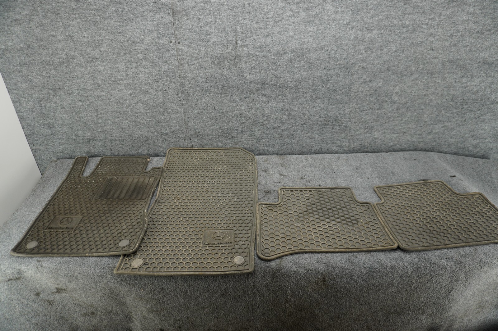 MERCEDES W211 E350 E550 E320 INTERIOR FLOOR MAT MATS CARPET RUBBER SET OEM eBay