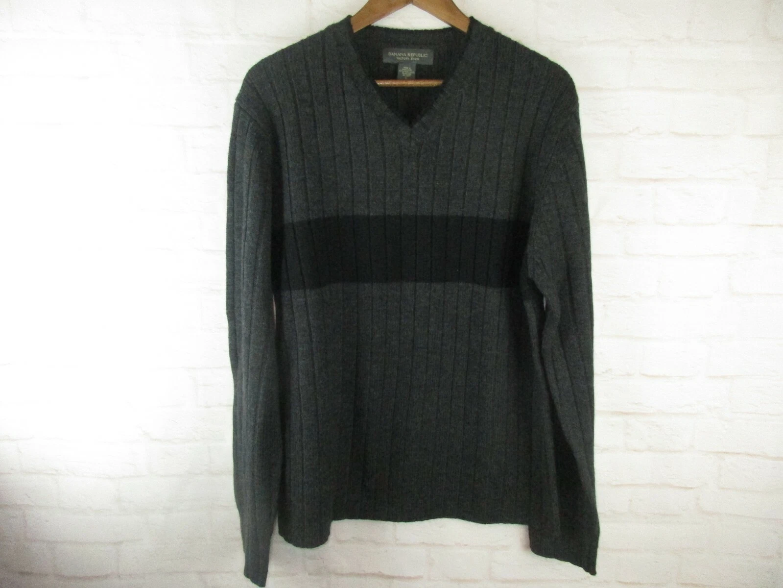 Banana Republic Men's size L 100% Wool Charcoal Gray Sweater