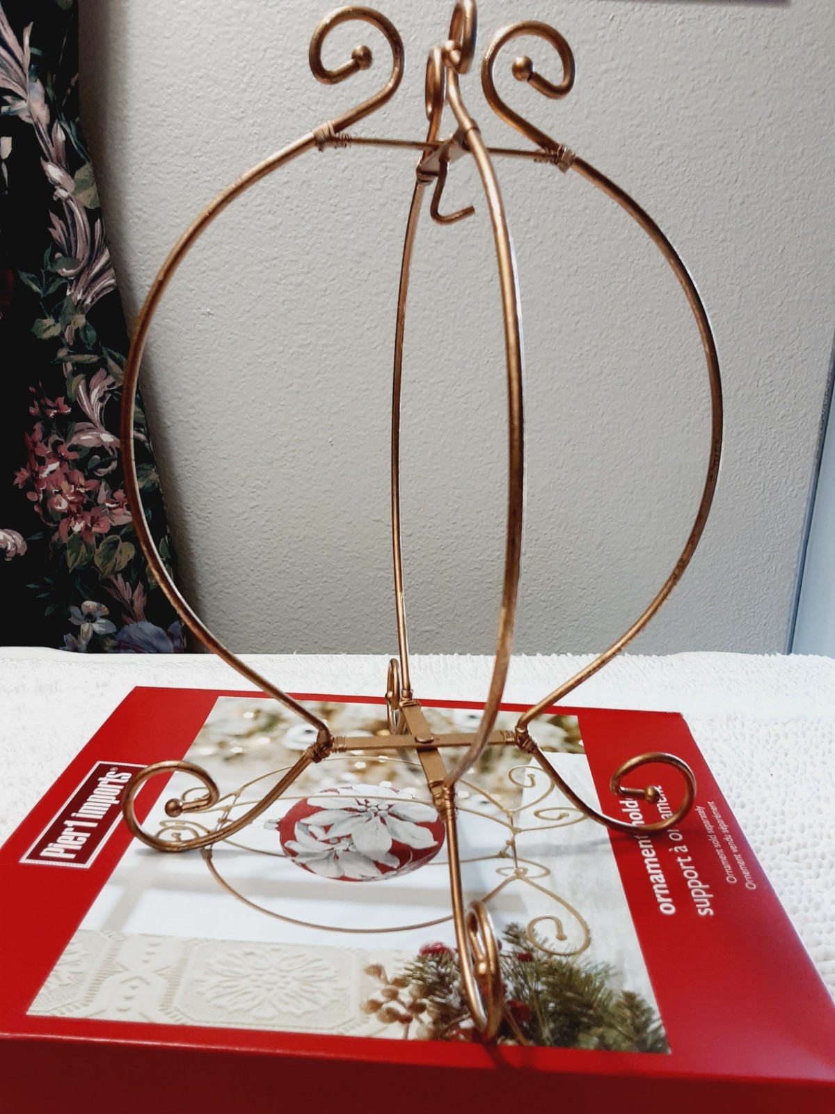 PIER 1 IMPORTS Goldtone Foldable Single Ornament Holder Display Stand With Box