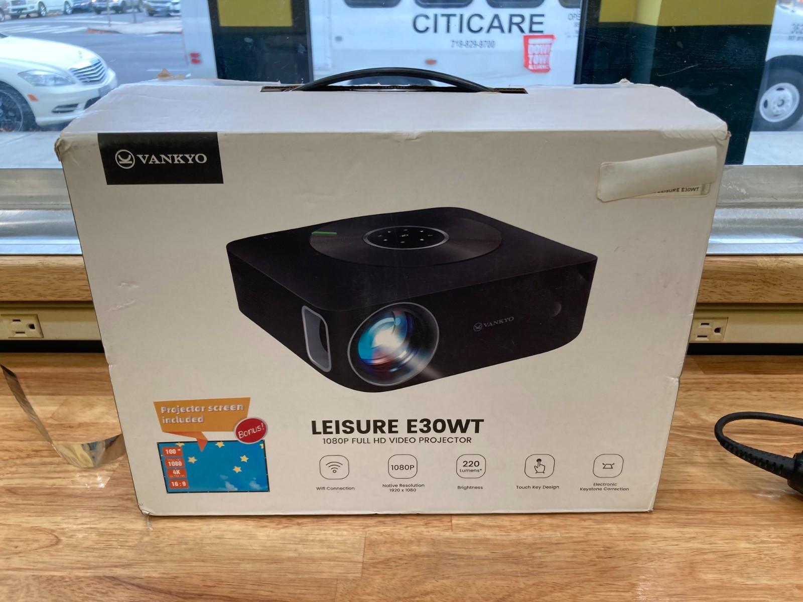 VANKYO Leisure E30WT  1080P Full HD Wireless Video Projector