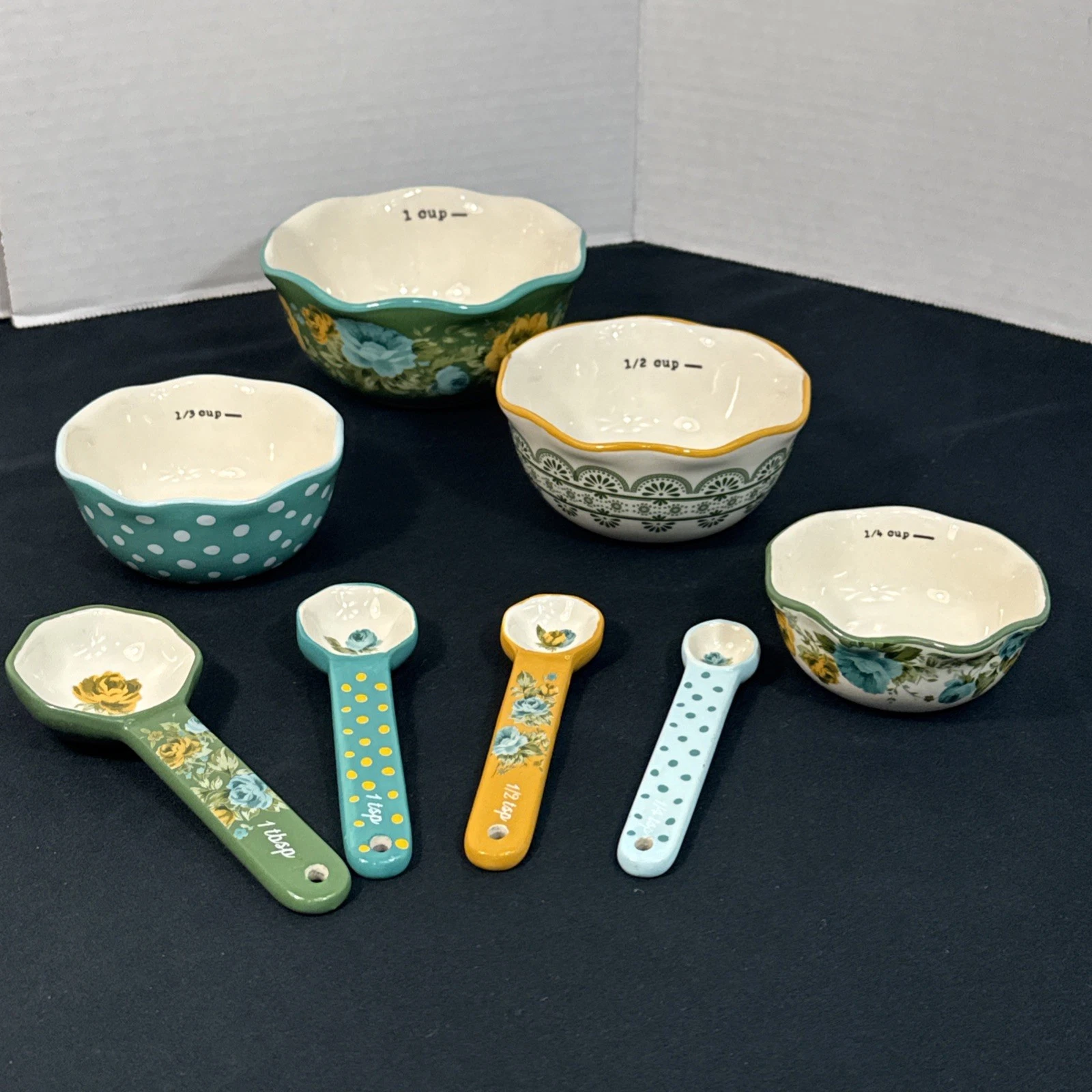 Pioneer Woman 4 Nesting Ceramic Measuring Bowls & 4 Measuring Spoons VTG Floral
Opens in a new windo