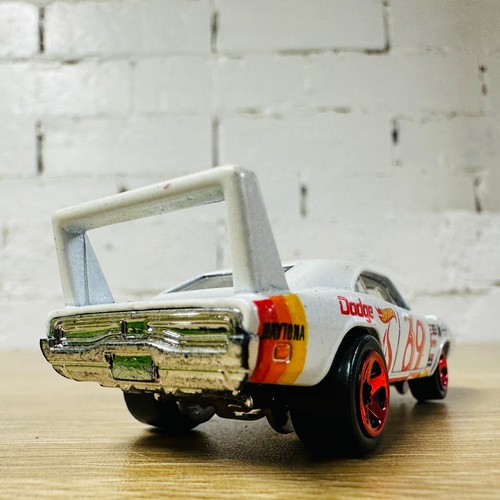 69 Dodge Charger Daytona 2017 Retro Style Flames White Orange - Picture 8 of 15