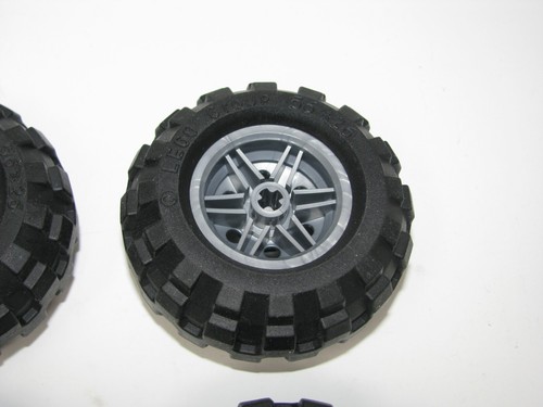 4 Lego 56x26 Balloon Tires/Wheels 56145/55976 Flat Silver Rims from set 42080 - Picture 2 of 3