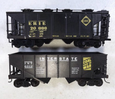  2 HO hopper cars lot 7615 