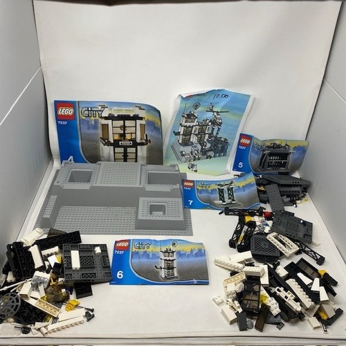 LEGO City Police Station 7237 Set Baseplates Instructions Parts Incomplete Build