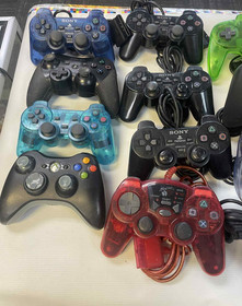Lot of 21 Mixed Controllers ps2 360 n64 sega nes parts repair