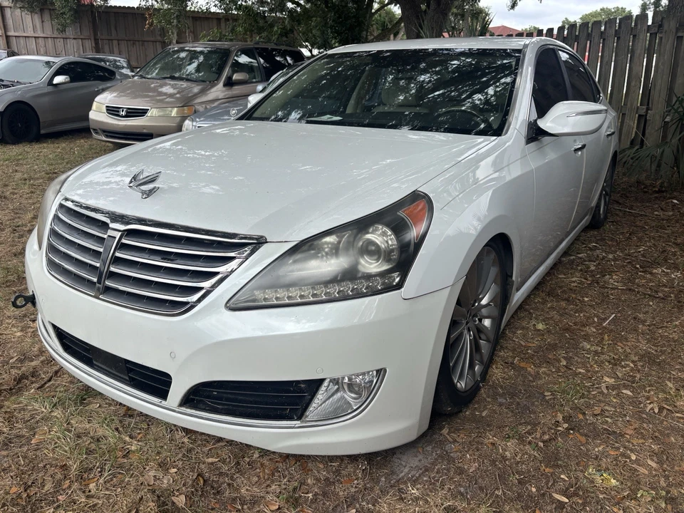 Hyundai Equus 2013 capó OEM Foto 2 de 3