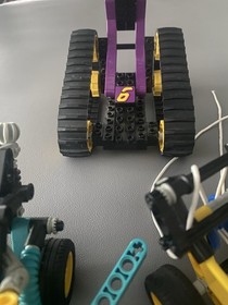 LEGO Technic Robots Revenge 8246, Competition Theme pieces, 1998 Vintage Legos