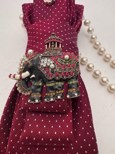 Necktie W/ Elephant Brooch & Fashion Jewelry 