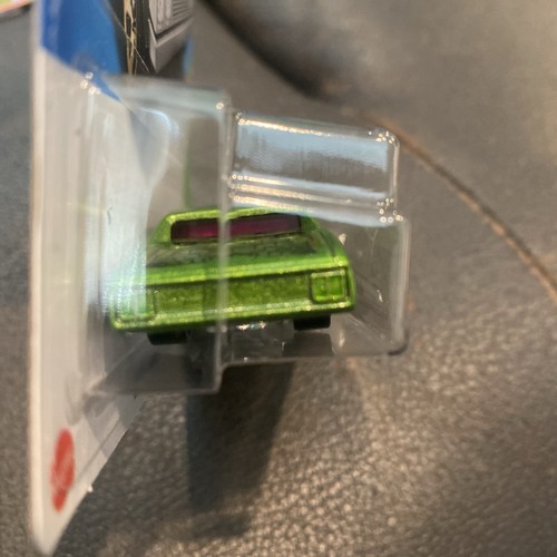 Hot Wheels Layin Lowrider Green HW Slammed Series #3 Of 5 237/250 - Picture 2 of 6