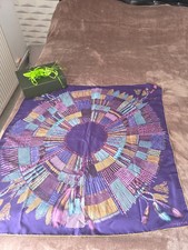 longchamps/foulard/neuve/non portée/violet/85×83 cm/motifs massaï/avec boîte /