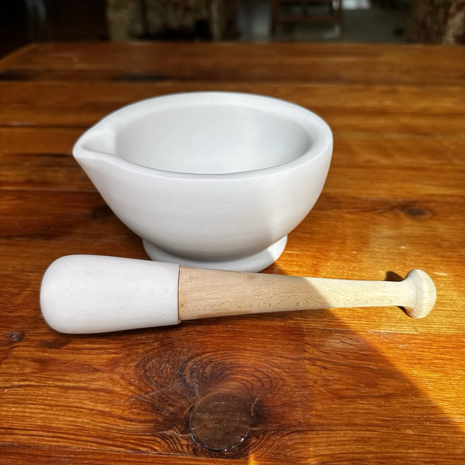 Milton Brook mortar and pestle set Unglazed Porcelain Beechwood-Handled Pestle