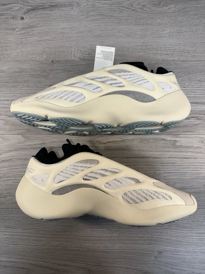 阿迪达斯 Yeezy Boost 700 V3 Azael - 尺码 10.5 — 第 3/4 张图片