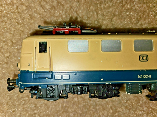 Märklin 3042 HO DB BR 111 043-6 Blue/Beige 3-Rail AC Locomotive—Parts/Not Tested - Picture 2 of 11