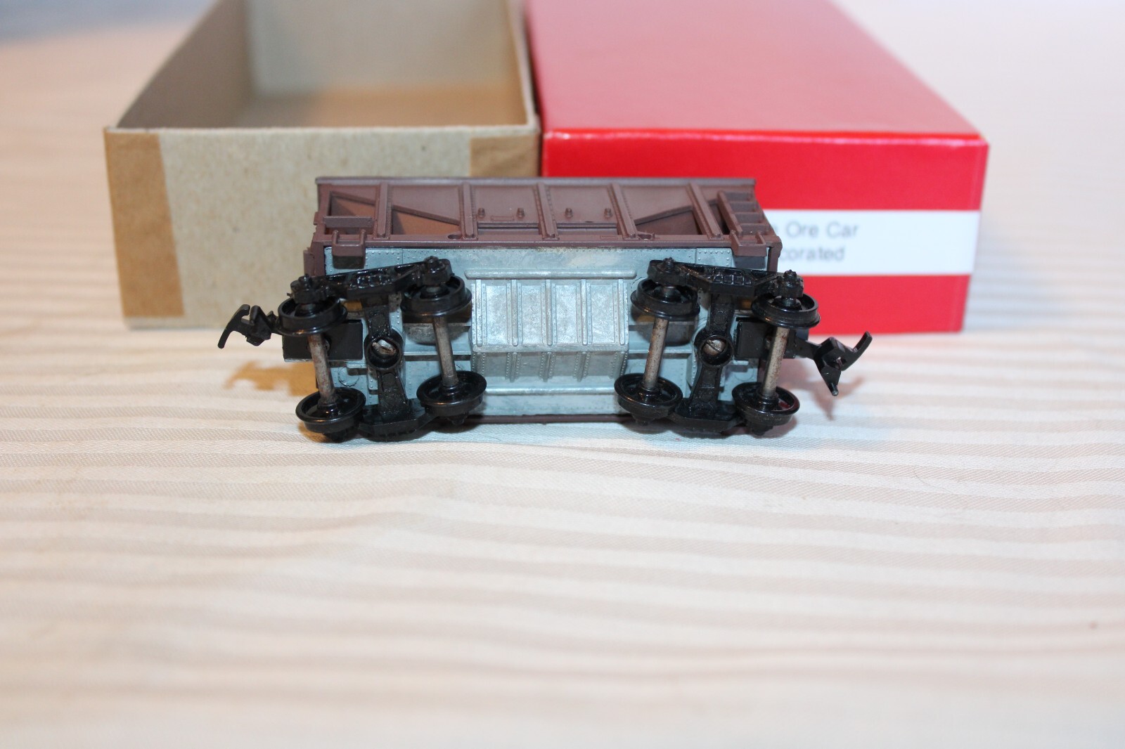 HO Scale Roundhouse, 26' Ore Car, Undecorated, Brown, Built