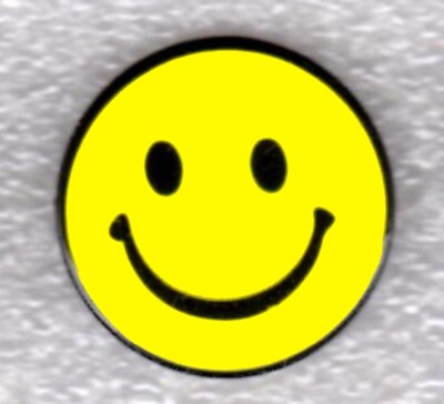 Lächelndes Gesicht Pin Anstecker. Happy Smiling lachend. Metall. Emaille