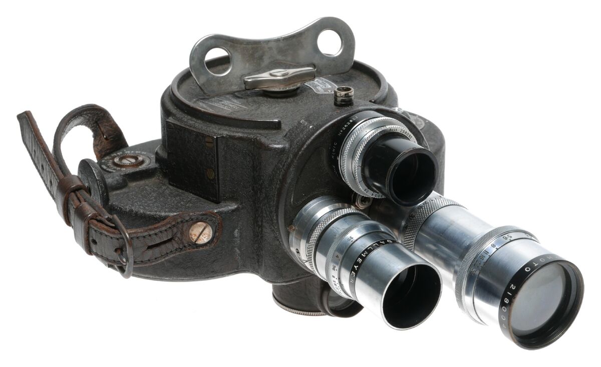 Bell Howell Filmo 70-DA 16mm Cine Camera Dallmeyer 6 in F4.5 Bell Howell Filmo 70-DA 16mm Cine Camera Dallmeyer 6 in F4.5