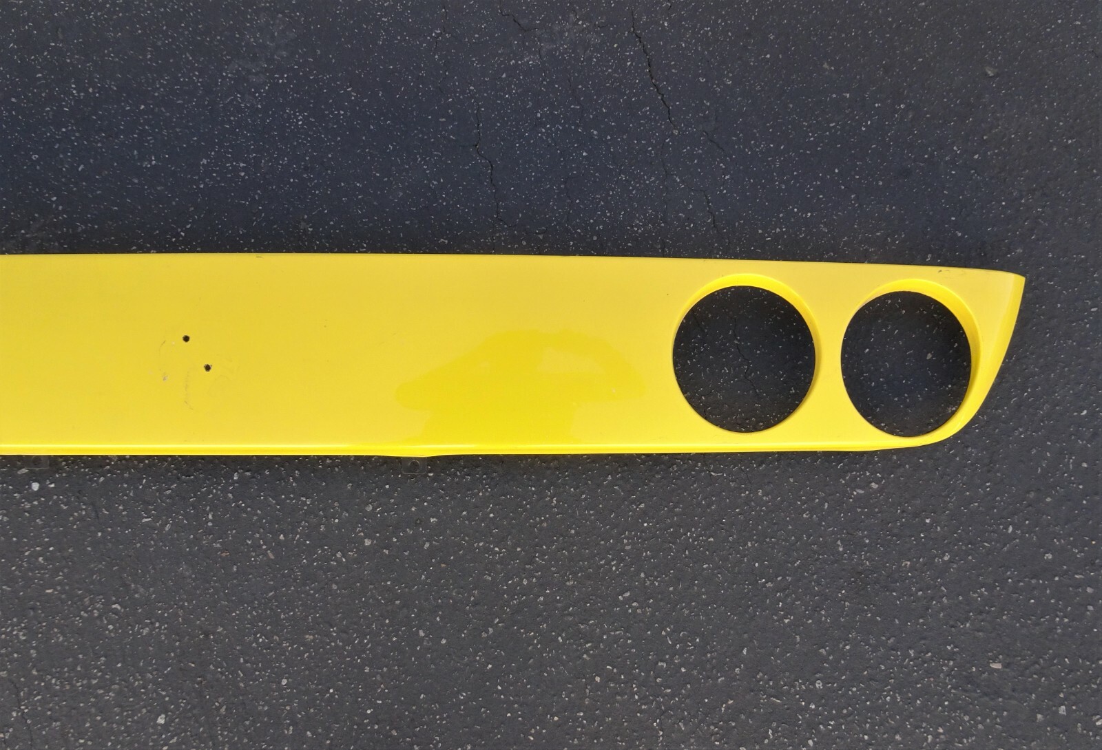 FERRARI  MODENA  SPYDER  / COUPE  REAR UPPER BUMPER LIGHT COVER 