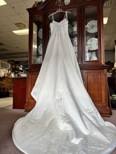 VINTAGE wedding gown, Mary's, light ivory/silver satin, princess, TRAIN, NWT - Picture 3 of 6