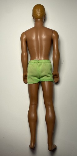 Mattel Vintage Sunset Ken Muñeca Pantalones Cortos Verdes Cabello Rubio Moldeado Barbie - Imagen 2 de 11