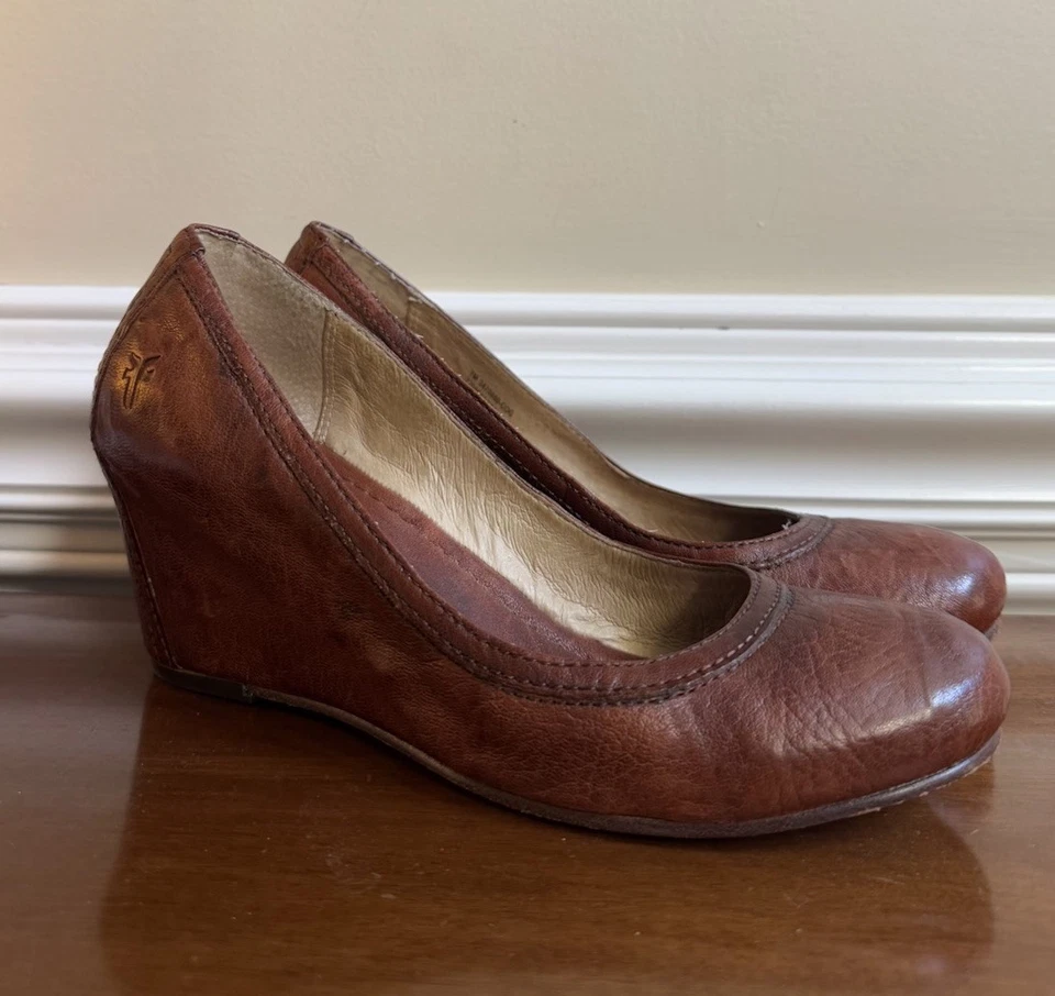 Sapatos de Bico Redondo Vintage Frye Wedge para Mulheres 7 Bomba de Couro - Imagem 2 de 4