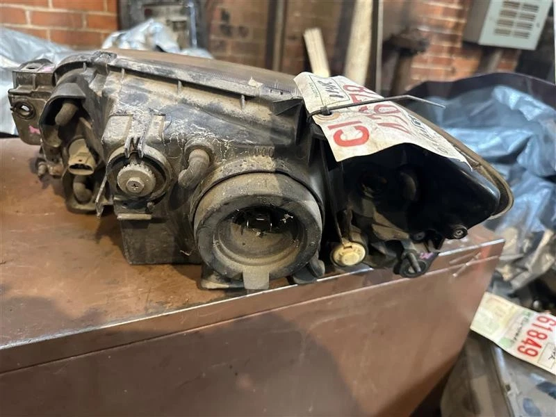 乘客车头灯轿车阴影背景适合 01-03 MAZDA PROTEGE 610944 — 第 2/2 张图片