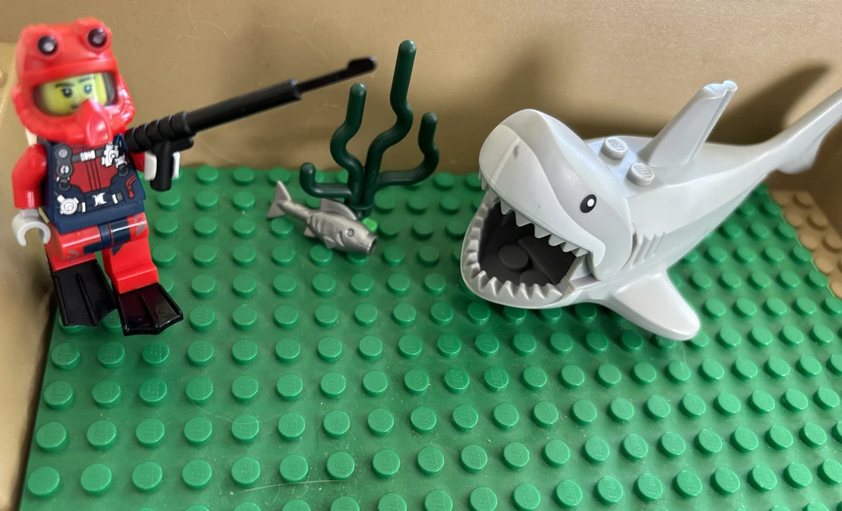 Lg Lego Great White Shark 60266 Ocean Sea Exploration w Scuba Diver RARE
