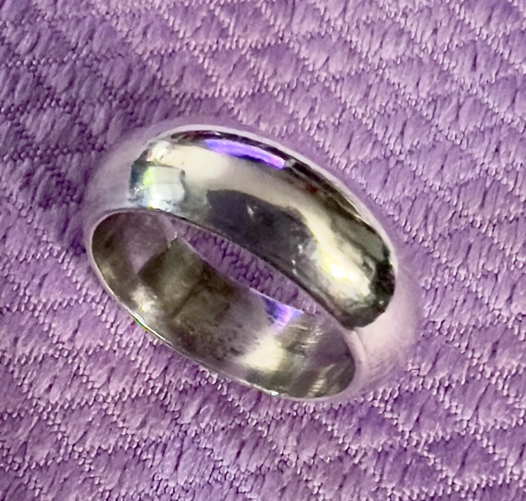 Elegant 7mm Sterling Silver Wedding Band Ring Size 7.5 Weighs 6.64g-image