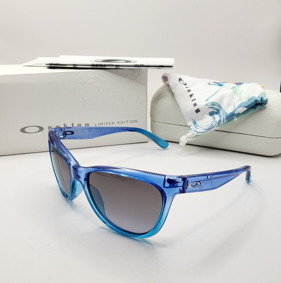 New OAKLEY FRINGE Blue Sherbert w/ Black Grey Gradient Womens