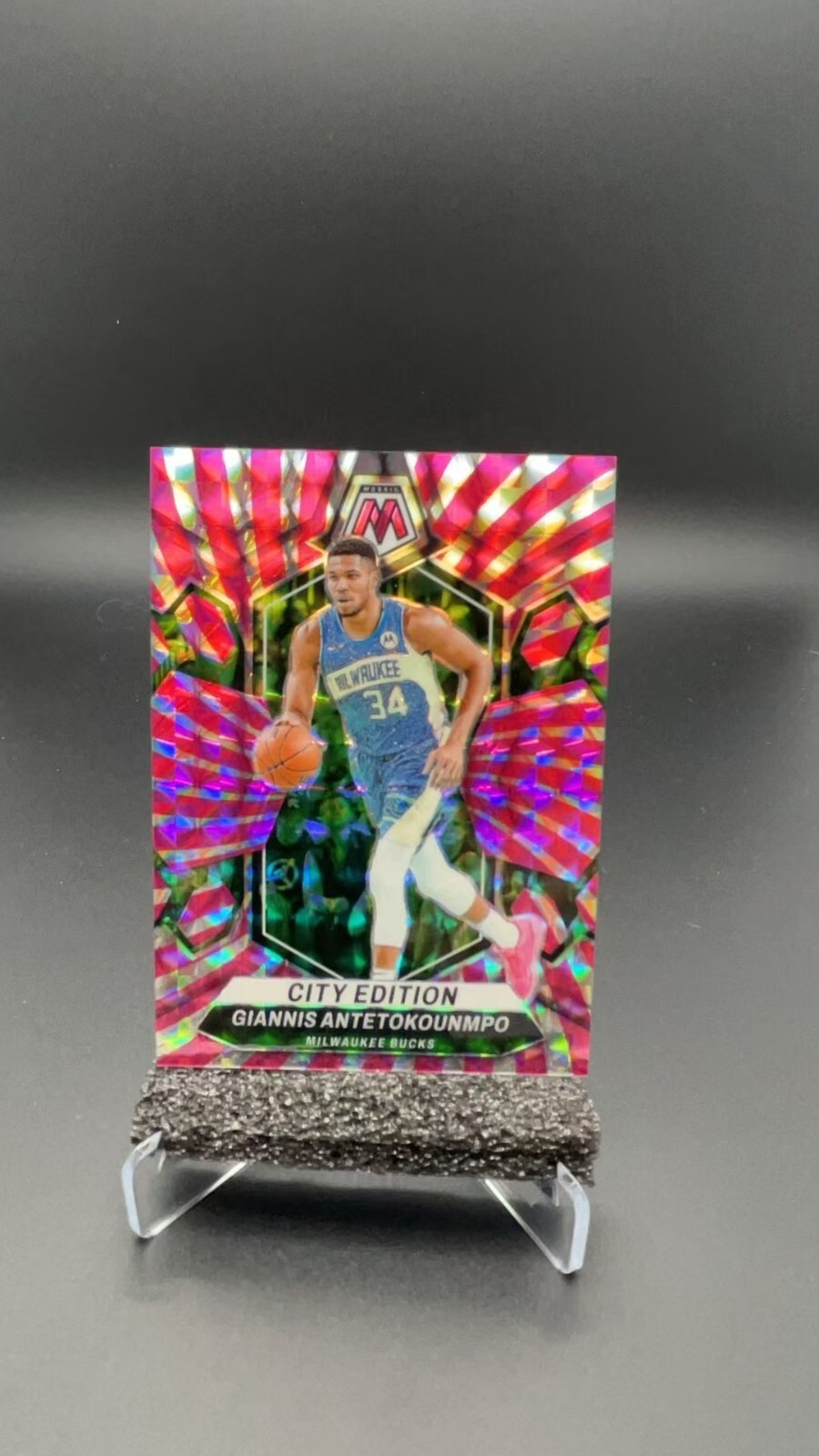 2023-24 Panini Mosaic Giannis Antetokounmpo City Edition Pink Swirl /18 #1026S