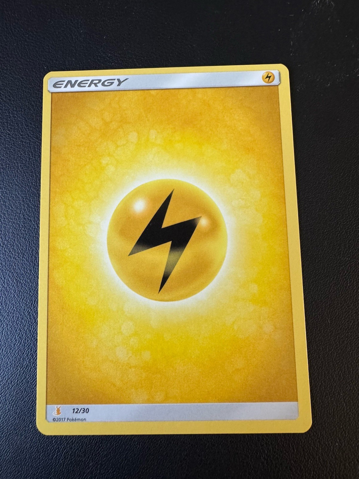 POKEMON TCG LIGHTNING ENERGY 12/30 SM ALOLAN RAICHU TRAINER KIT!!