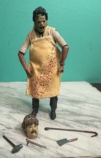 Figura de acción NECA Leatherface The Texas Chainsaw Massacre con accesorios