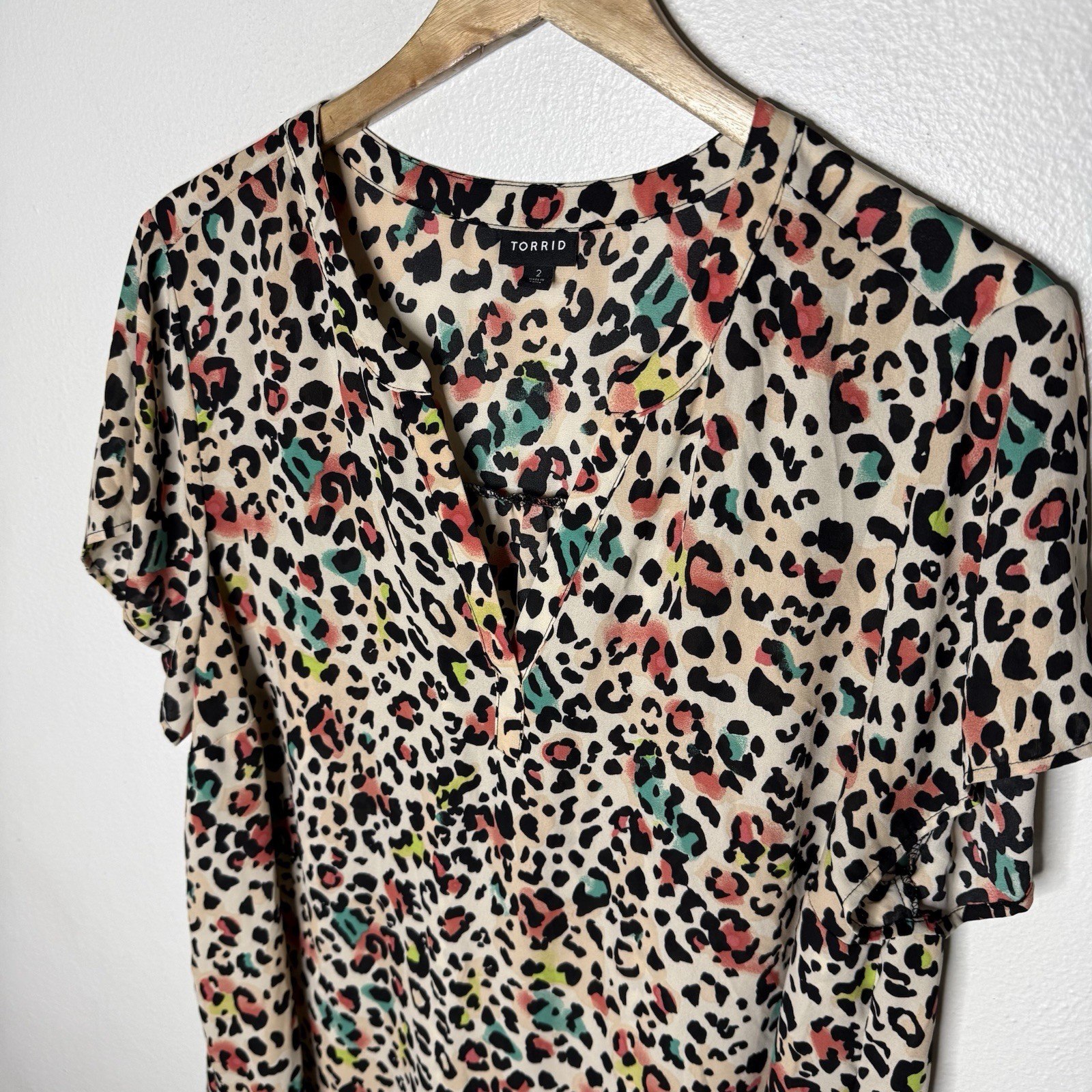 Torrid Georgette Split Neck Colorful Leopard Blou… - image 2