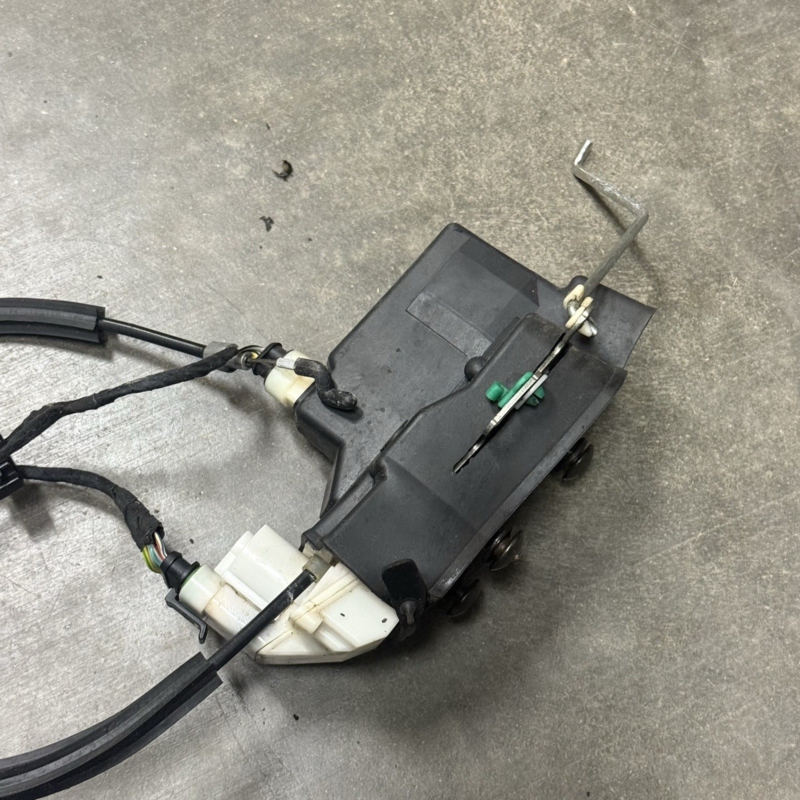 03-13 OEM Maserati Quattroporte M139 Front Right Side Door Lock Latch Actuator
