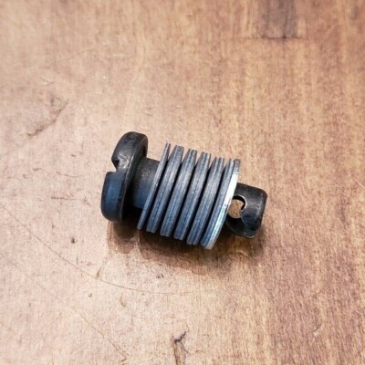 STIHL (1) Engine Cover Screw Lock MS241 MS261 MS362 MS462 1140-140