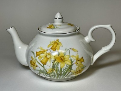 Adderley Ceramics Daffodil Teapot Fine Bone China 6 Cups 44 Oz Made in England