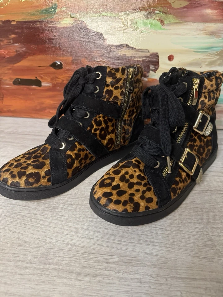 Zapatillas altas Vince Camuto para mujer estampado animal leopardo talla 8M acento dorado Foto 3 de 4