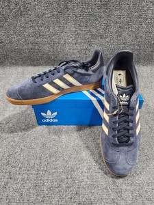 adidas gazelle silver green womens adidas Arsenal Gazelle Terrace Soccer Shoe (Offwhite/Better Scarlet/Ni main image 0