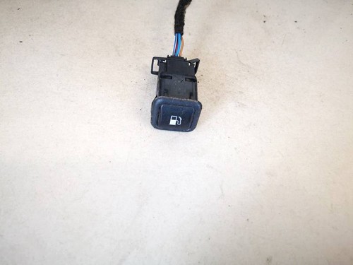 Volkswagen Golf 2000 Fuel Cap Switch (Gas Fuel Door Switch Button) #1989742-18