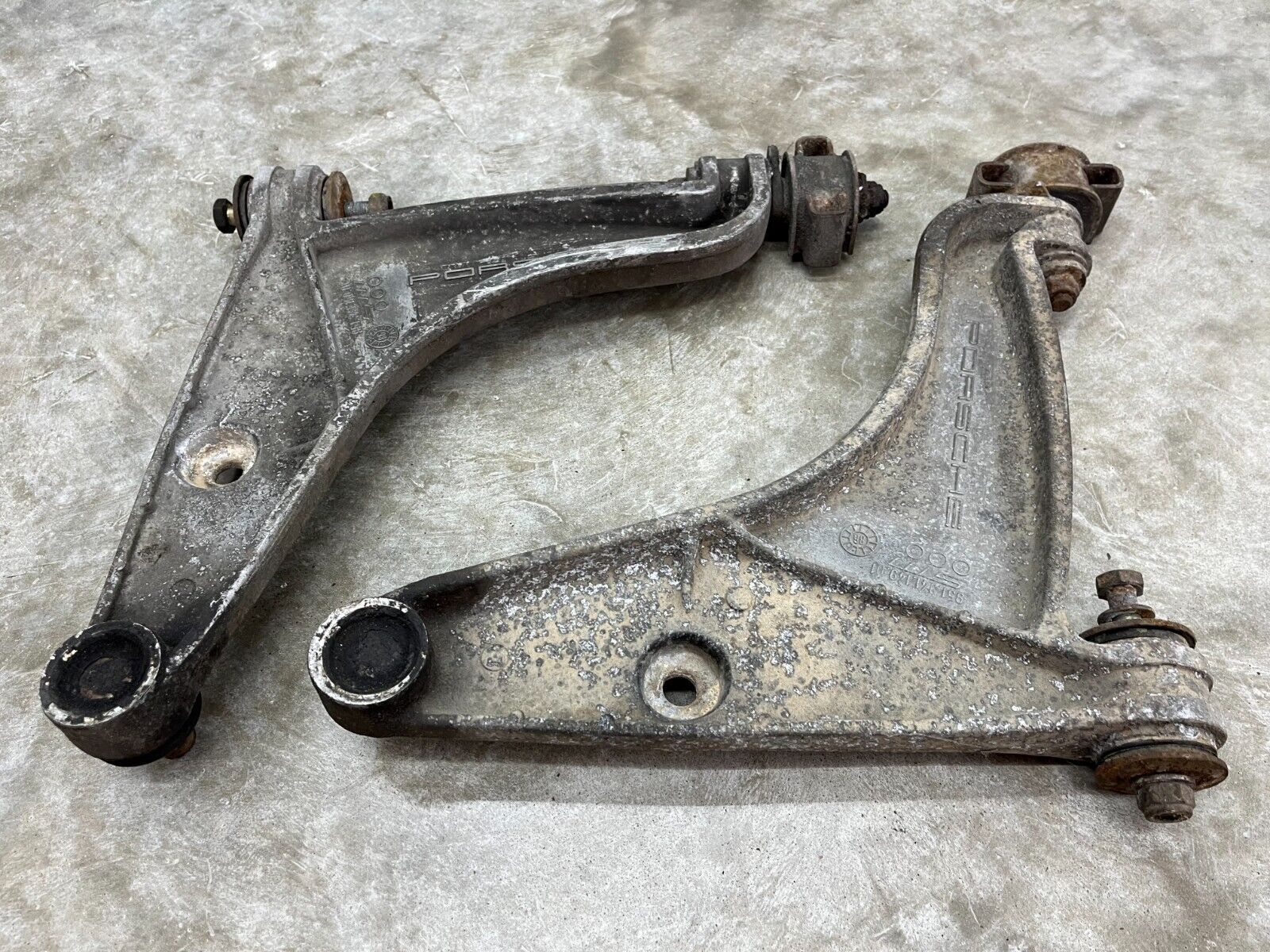 Porsche 944 Control arm Wishbone Lower Left Right 95134114901