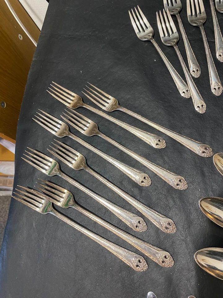 Holmes & Edwards con incrustaciones de placa de plata juego 50 piezas cuchillo tenedor cuchara vintage Foto 2 de 4