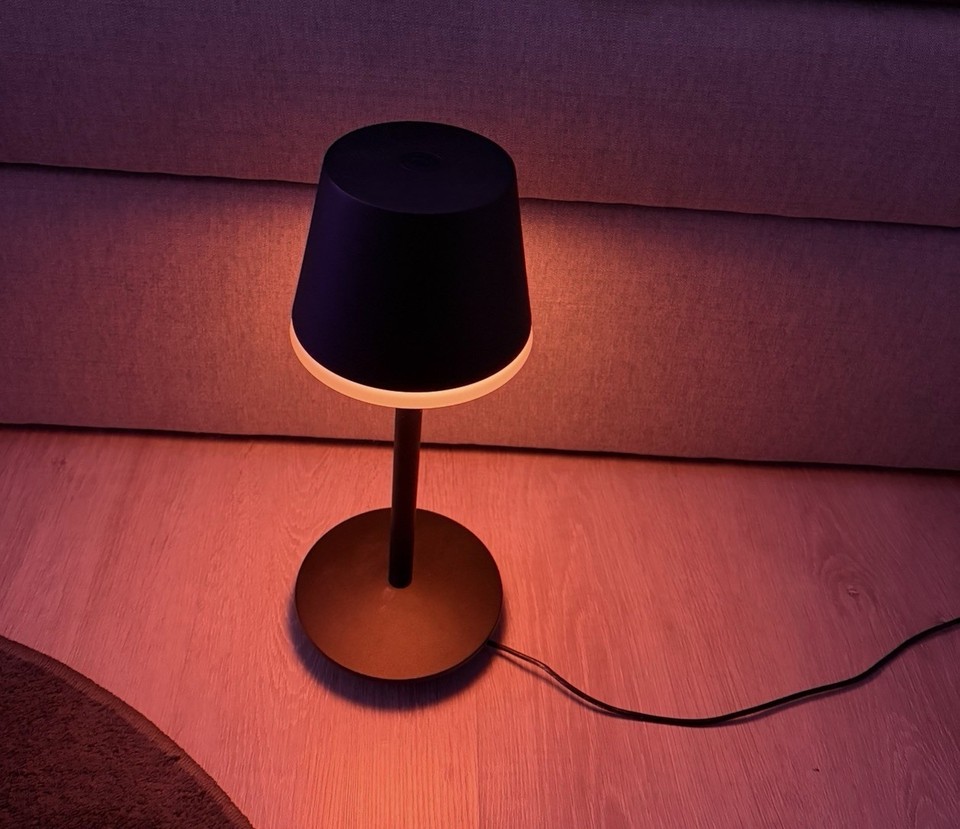 Philips Hue White & Color Ambiance Go Tragbare Tischleuchte