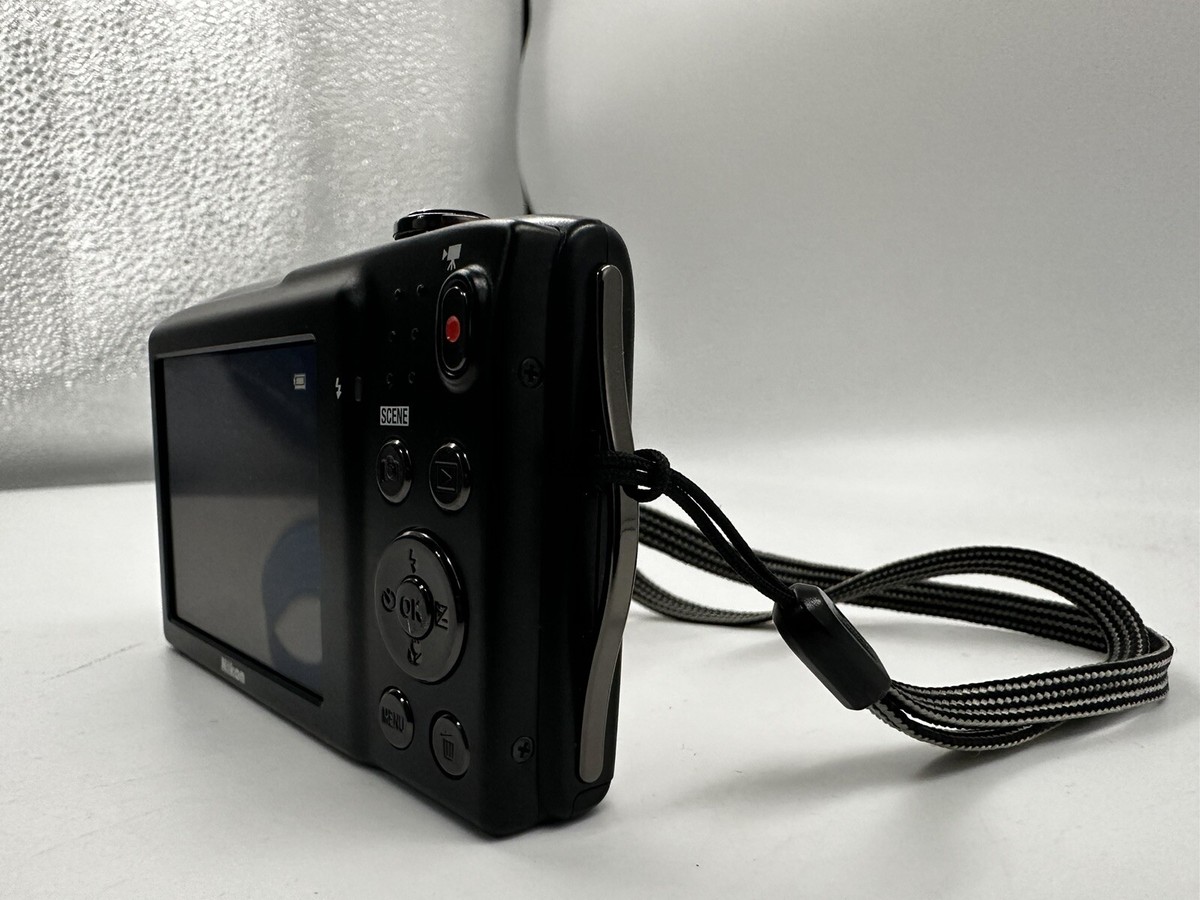 Nikon Coolpix S3300 Appareil Photo Compact Noir 16 MP Zoom Optique 4x Avec Chargeur Inclus